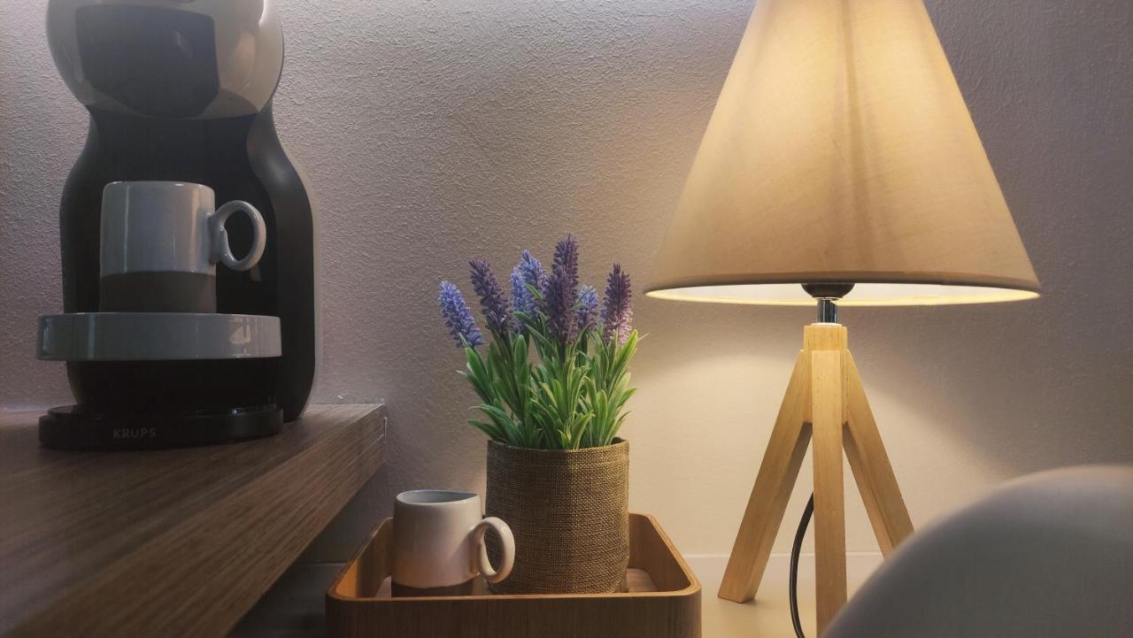 Apartment Feel Good Vibes - *